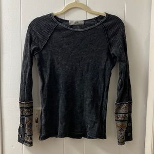 Able charcoal grey with Moroccan detail button cuff waffle stretch